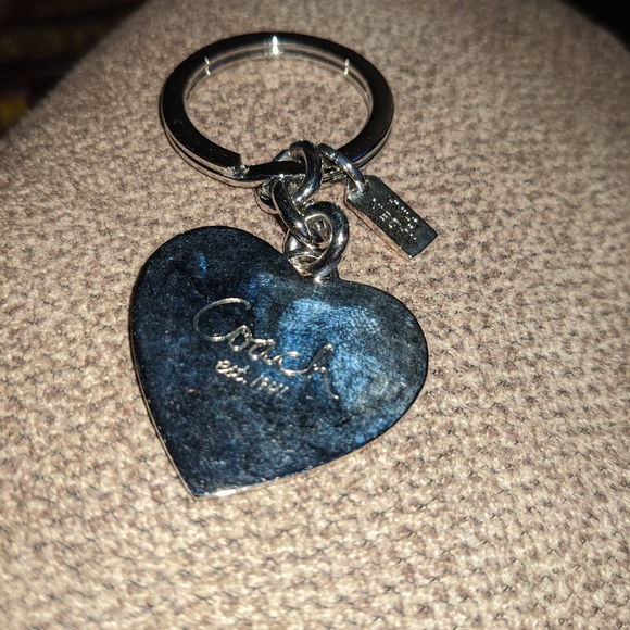 Coach Key Ring with Multicolored Heart Rainbow Heart Silver - Picture 4 of 4